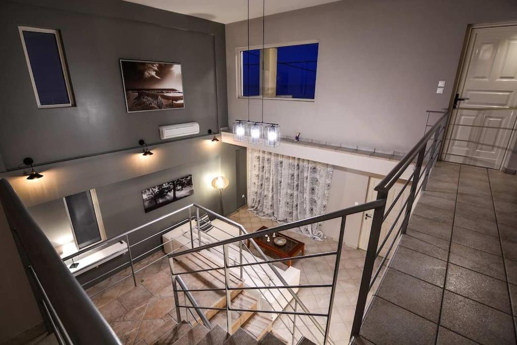 Aigli Luxurious