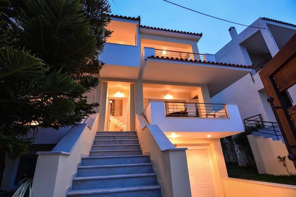 Aigli Luxurious