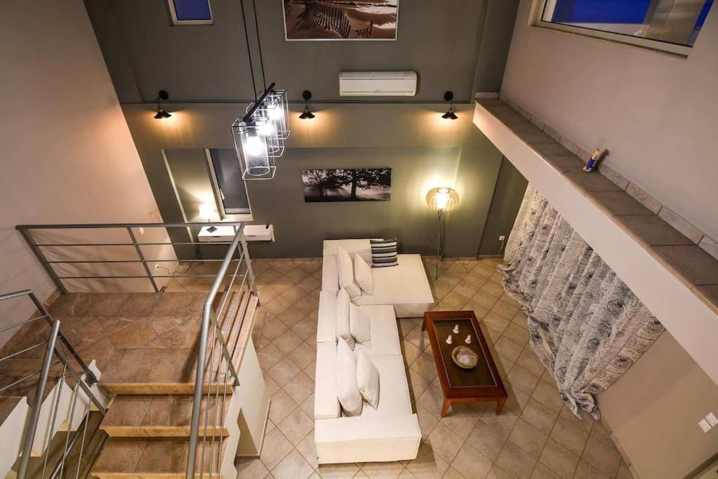 Aigli Luxurious